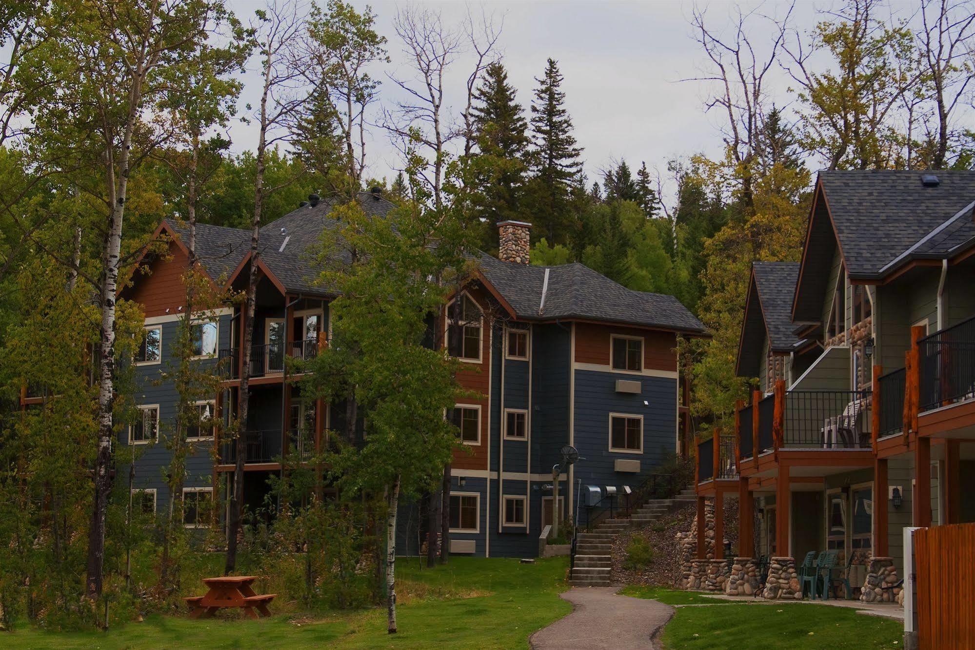 Elkwater Lake Lodge And Resort Ngoại thất bức ảnh